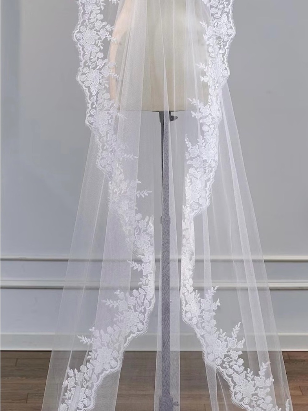 Bridal Lace Edge Veil - White
